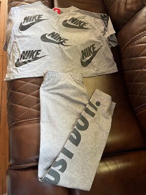 Nike Gray Logo Sweatshirt & Joggers Set - Gray/Black